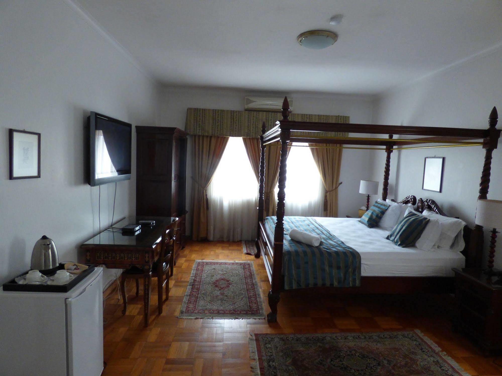 Capital House Boutique Hotel Претория Екстериор снимка